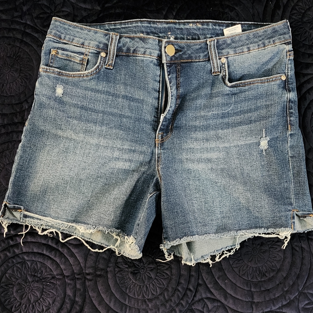 Seven7 weekend short size 12 medium wash